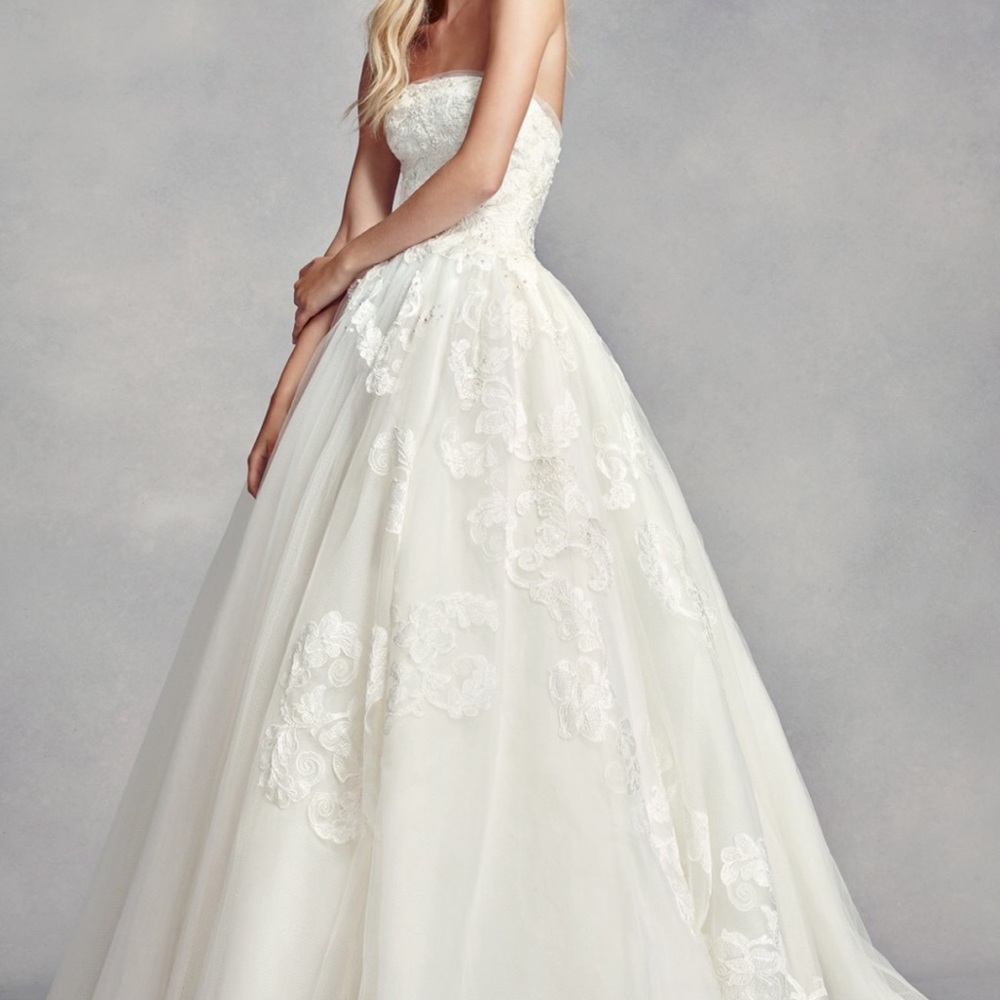 Vera Wang Cream Wedding Dress